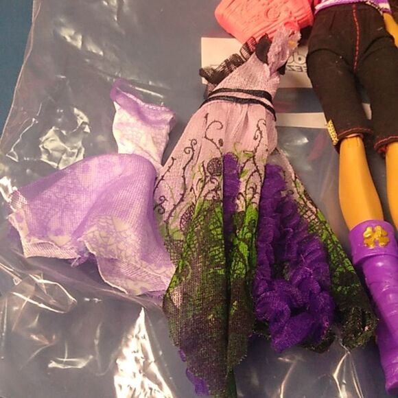 Monsters High Clawdeen Wolf with Purple Boots and Accessories - Picture 3 of 6